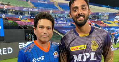 Varun Chakravarthy with sachin tendulkar